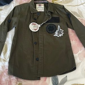 Brand new !! Size 4 boys stylish button down
